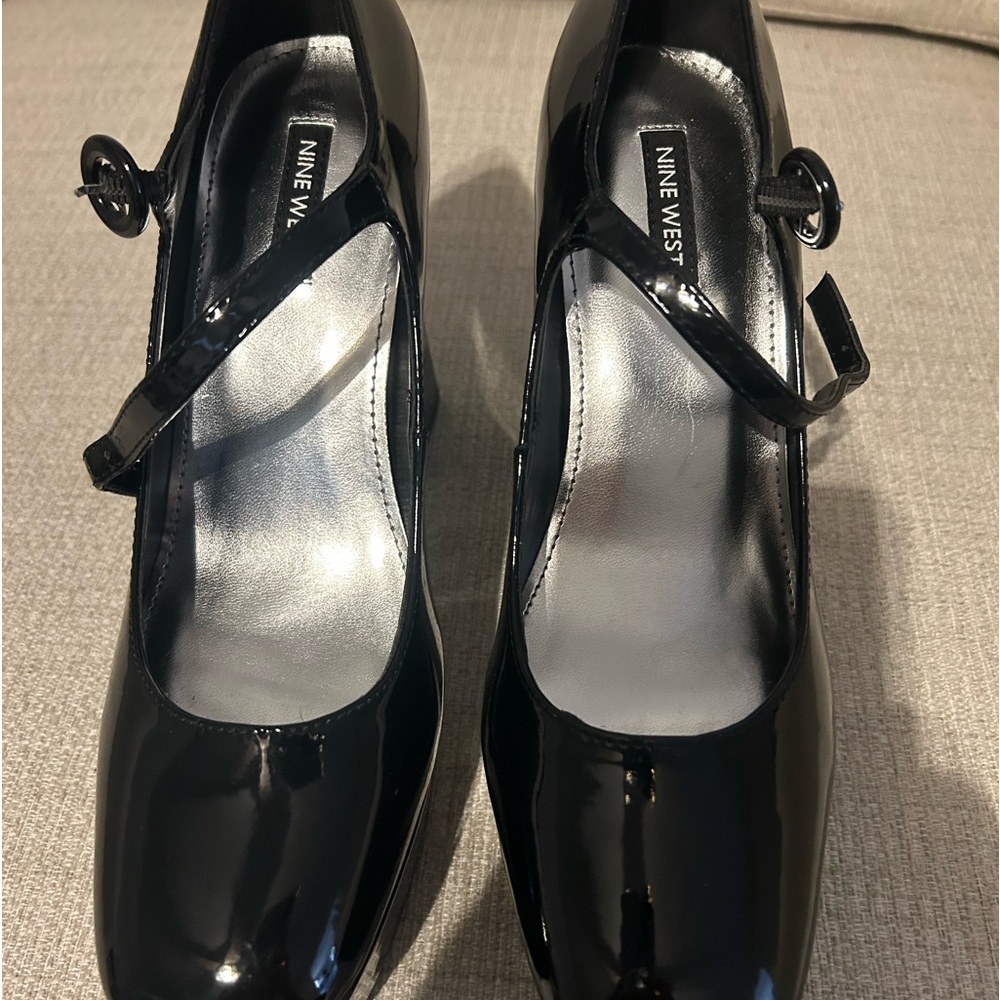 BRAND NEW NINE WEST MARY JANES SIZE 8.5